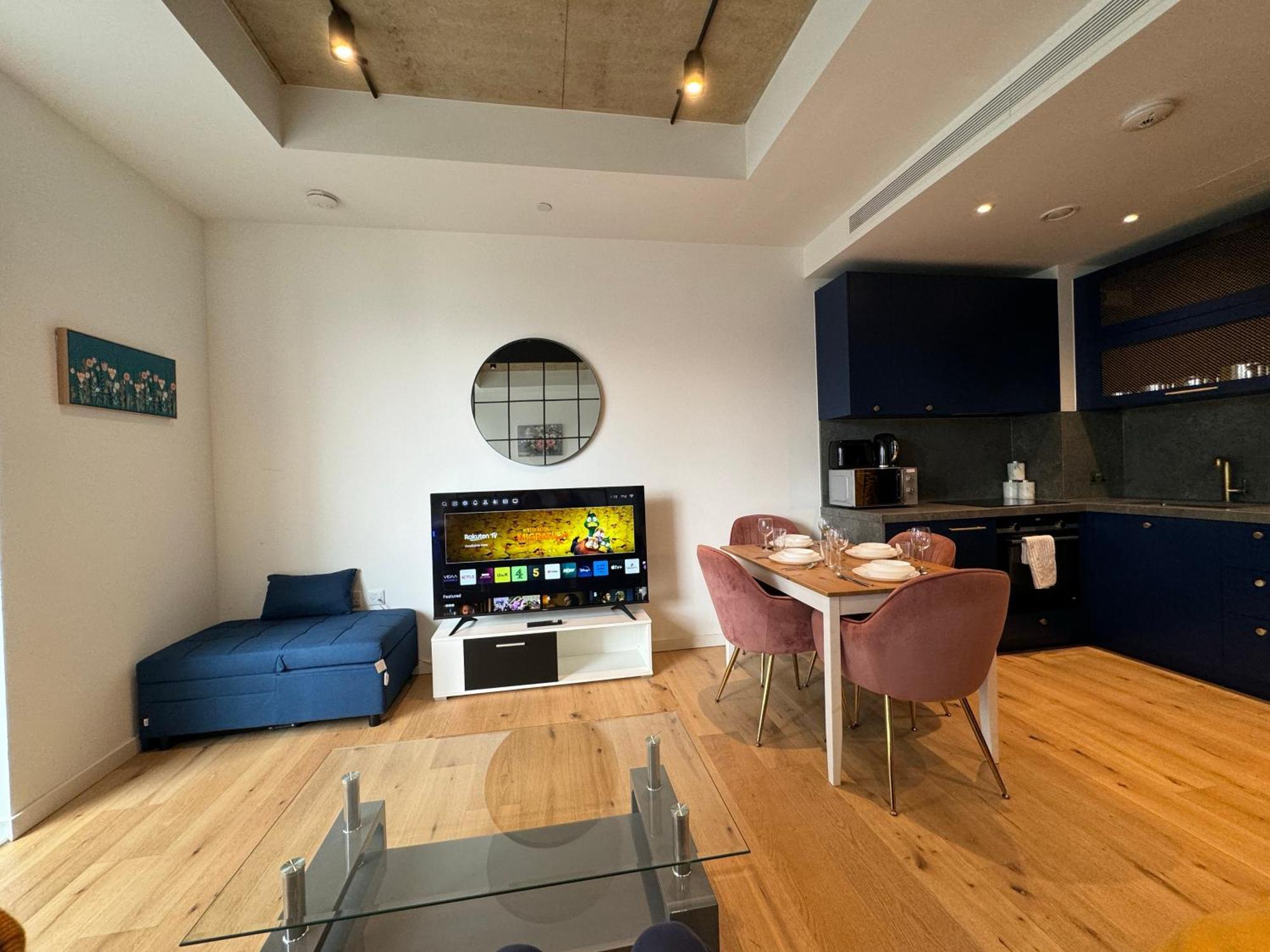 London Luxury Flat With Balcony, River View, O2 Arena, Excel, Canary Wharf, Station Apartment Bagian luar foto